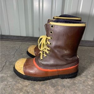Vintage sorel steel toe boots*